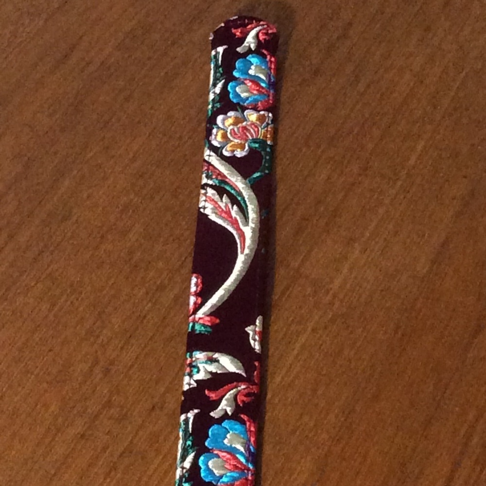 Steve Madden Belt Flower Embroidered Burgundy NEW - Picture 4 of 6